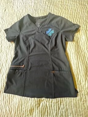 CHEROKEE STATEMENT SCRUB TOP CHARCOAL GRAY W/SUBTLE VERTICAL STRIPES  LADIES SM